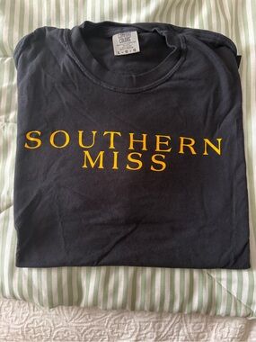 Comfort Colors Black T-Shirt with Gold Southern Miss Text